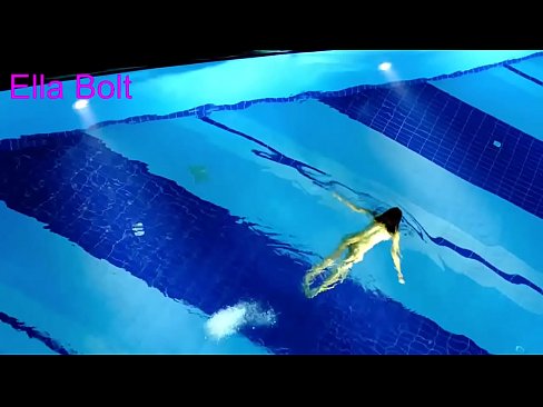 ❤️ Ik kin net ophâlde te sjen, jonge blonde fongen neaken swimmen yn ELLA BOLT resort pool Just porno op fy.sex78.ru